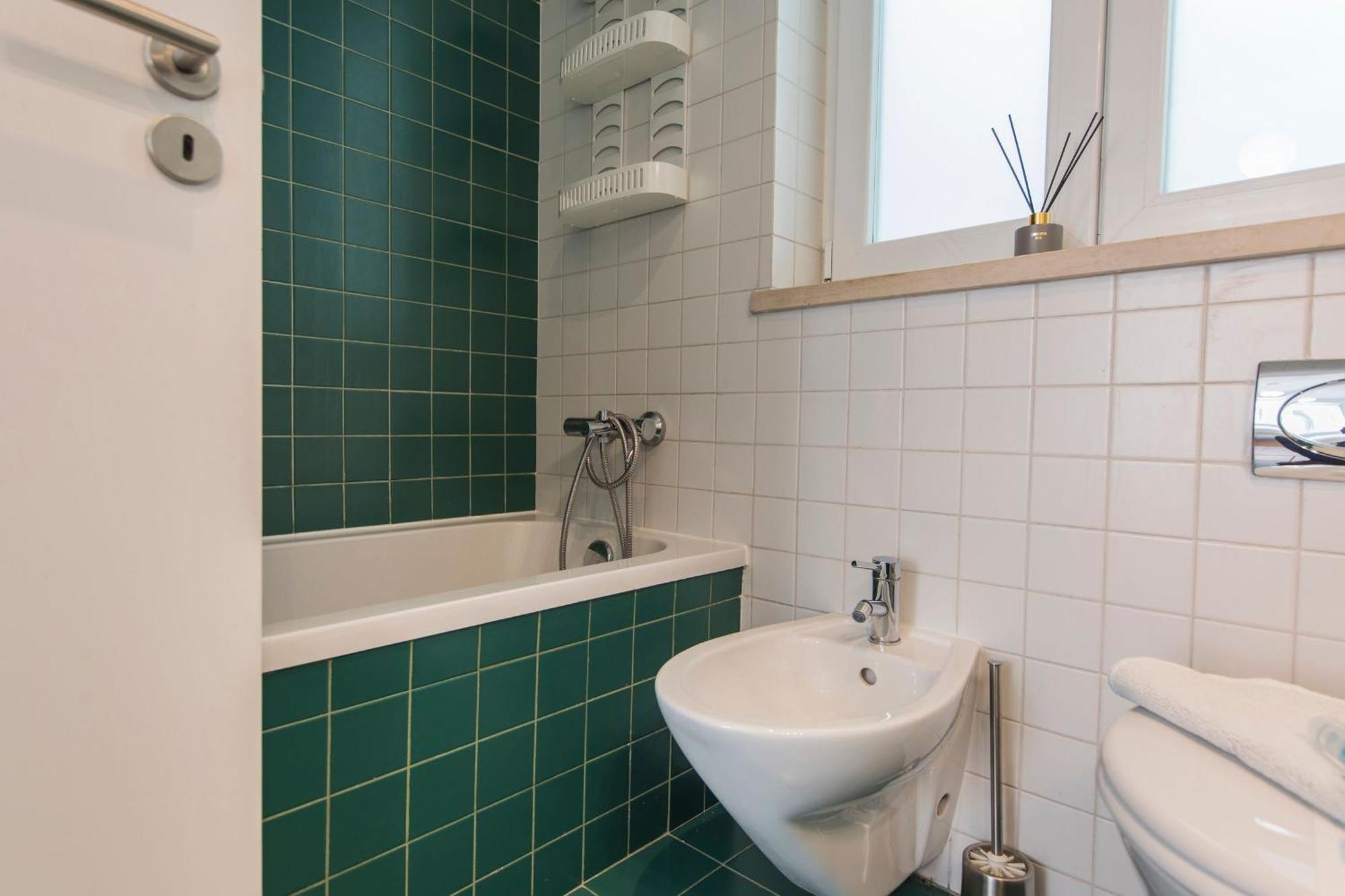 Apartment Sunny 3bdr In Graca By Lovelystay